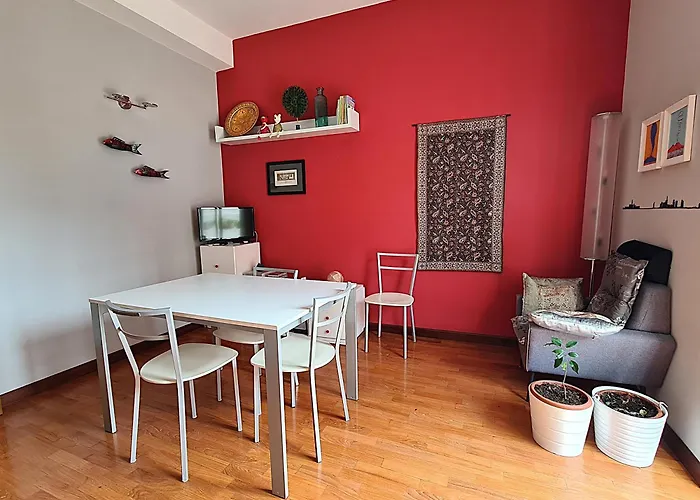 Semi-central Eratostene - Metro Straight To Colosseum! *