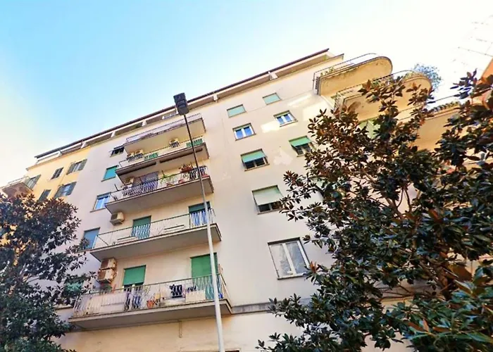 Semi-central Eratostene - Metro Straight To Colosseum! *